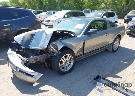 2009 Ford Mustang V6/V6 Premium z USA, uszkodzony, nr VIN 1ZVHT80N295128872